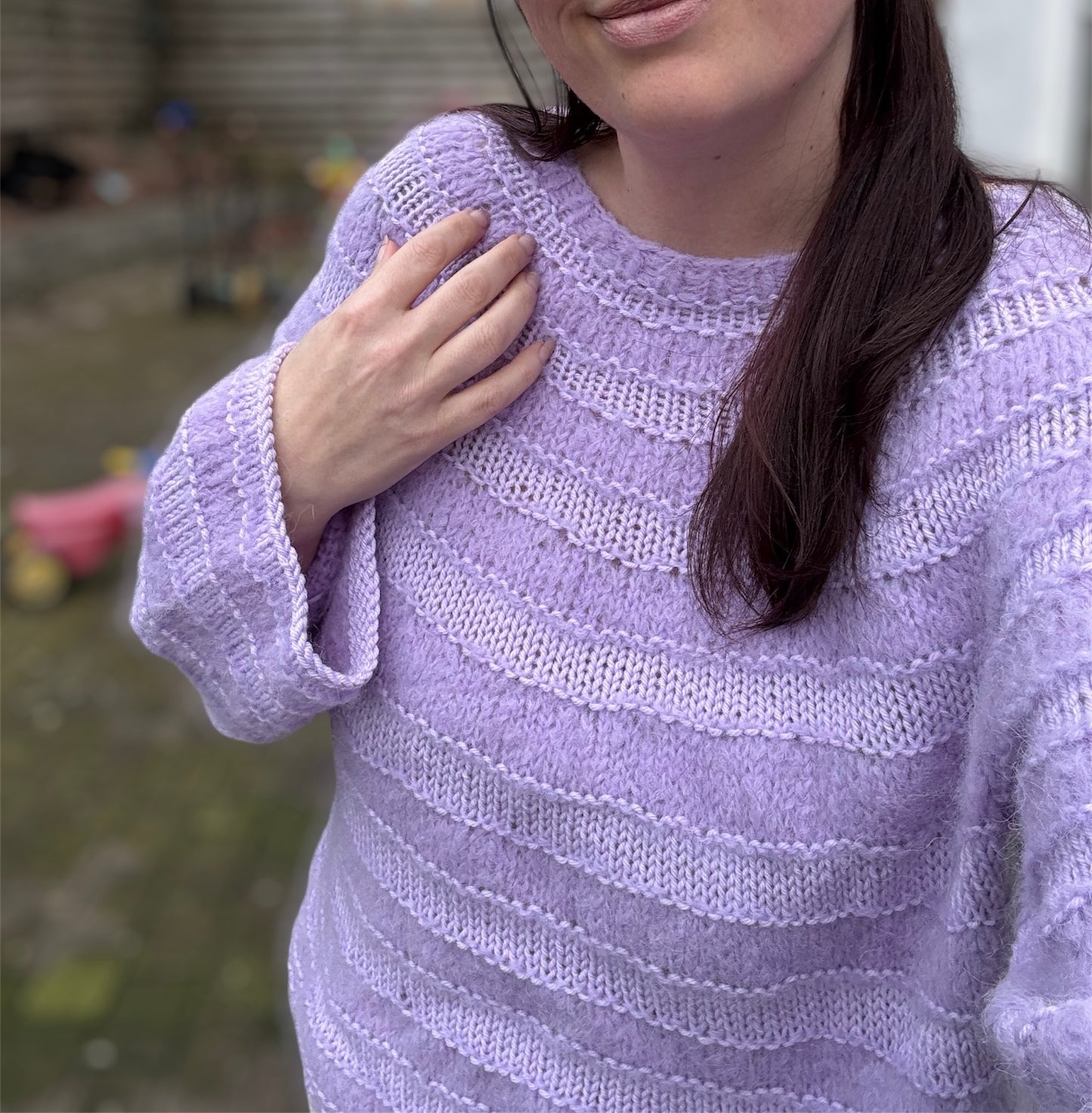 Lavendel sweater voksen strikkekit med gratis opskrift