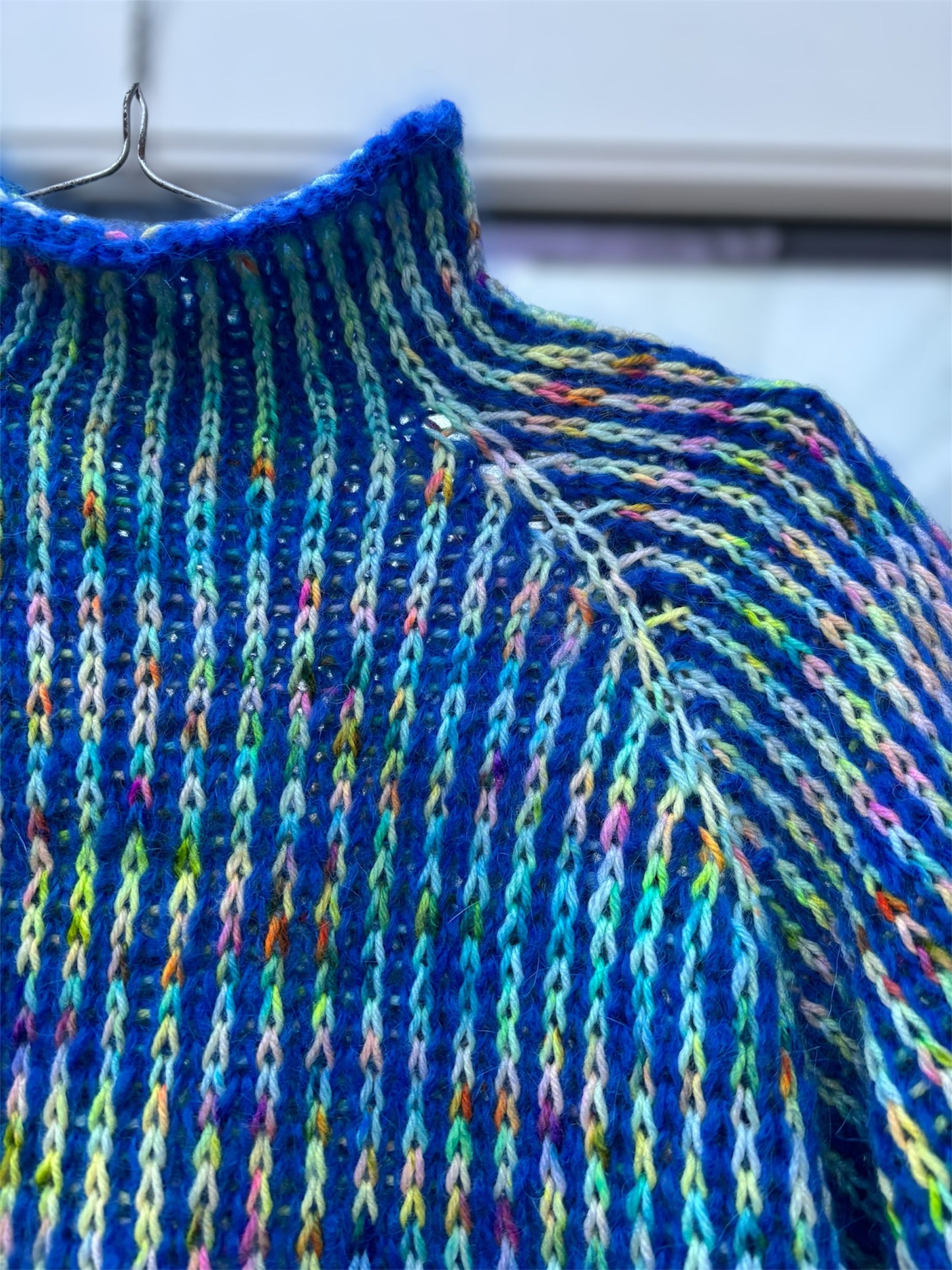 Paloma sweater voksen strikkekit- med gratis opskrift