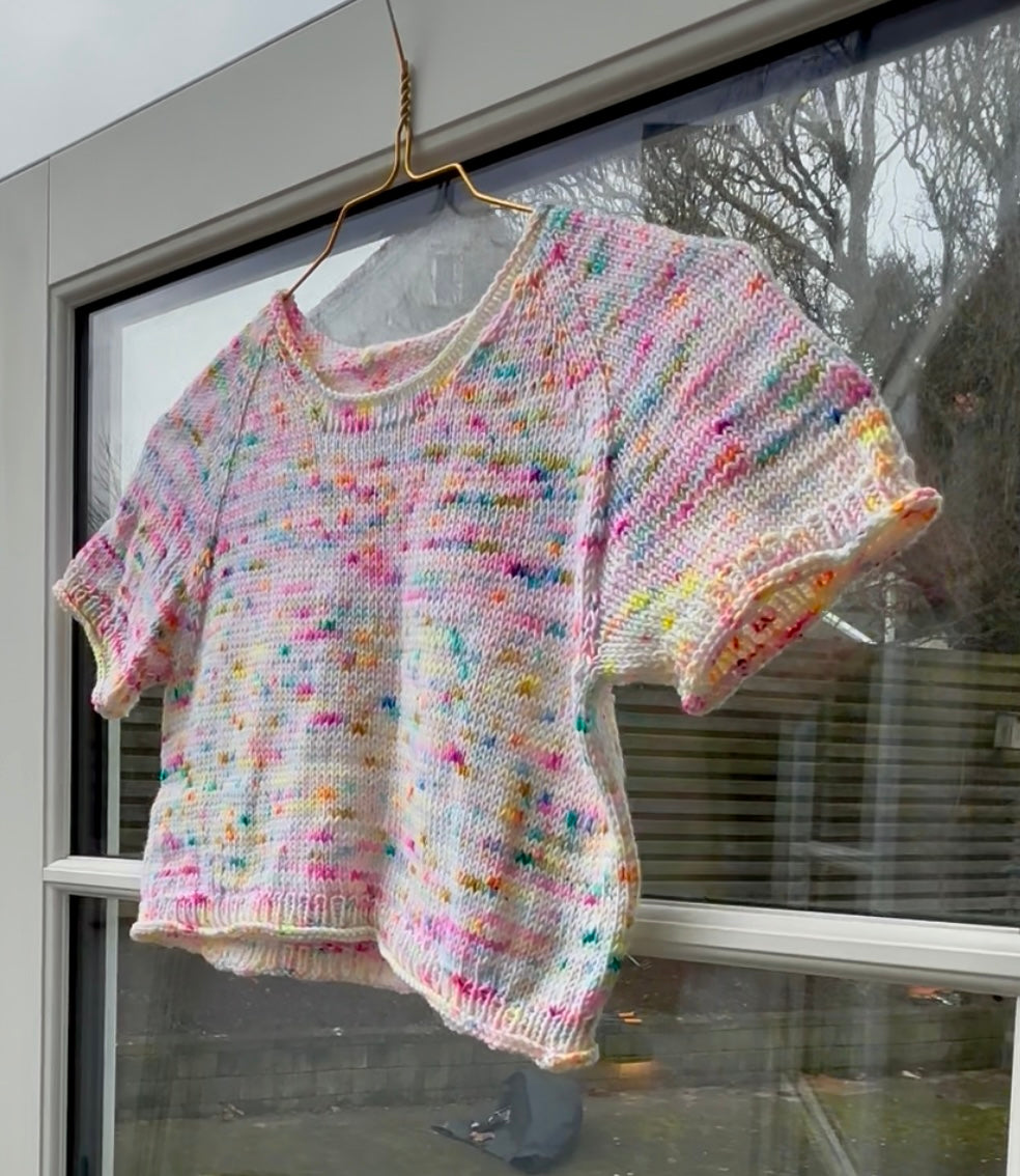 Amélie tee barn af Petite knit, Garnkit